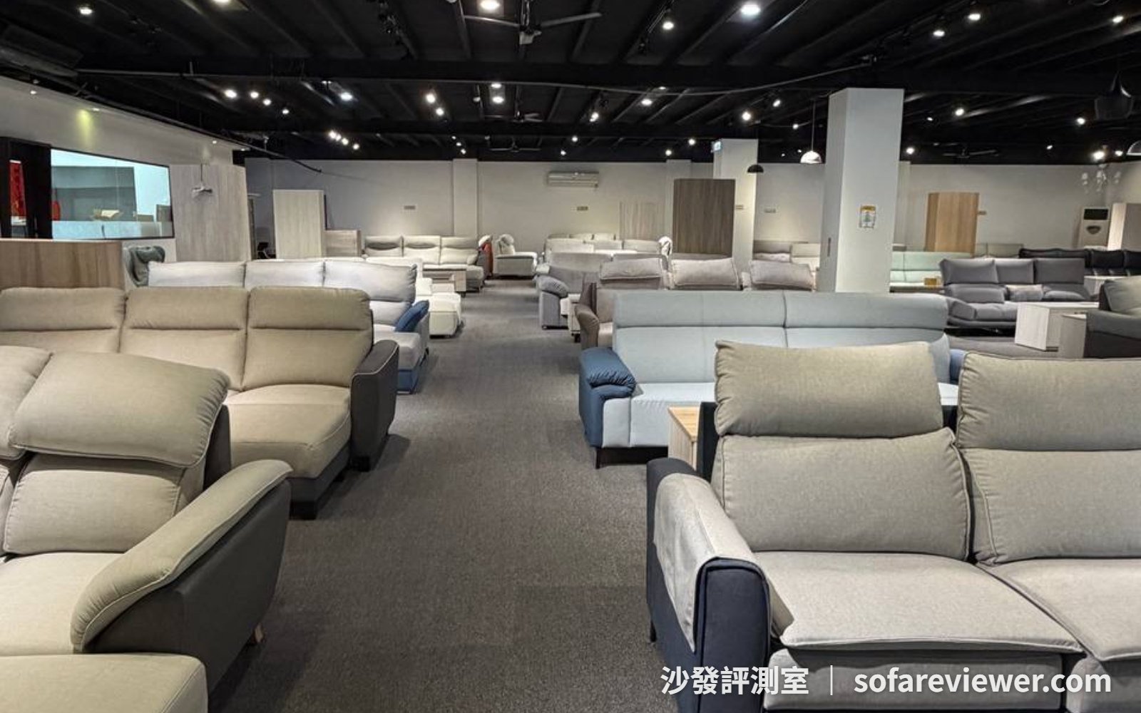 多瓦娜家居樹林門市展場:一樓 63 座沙發一字排開