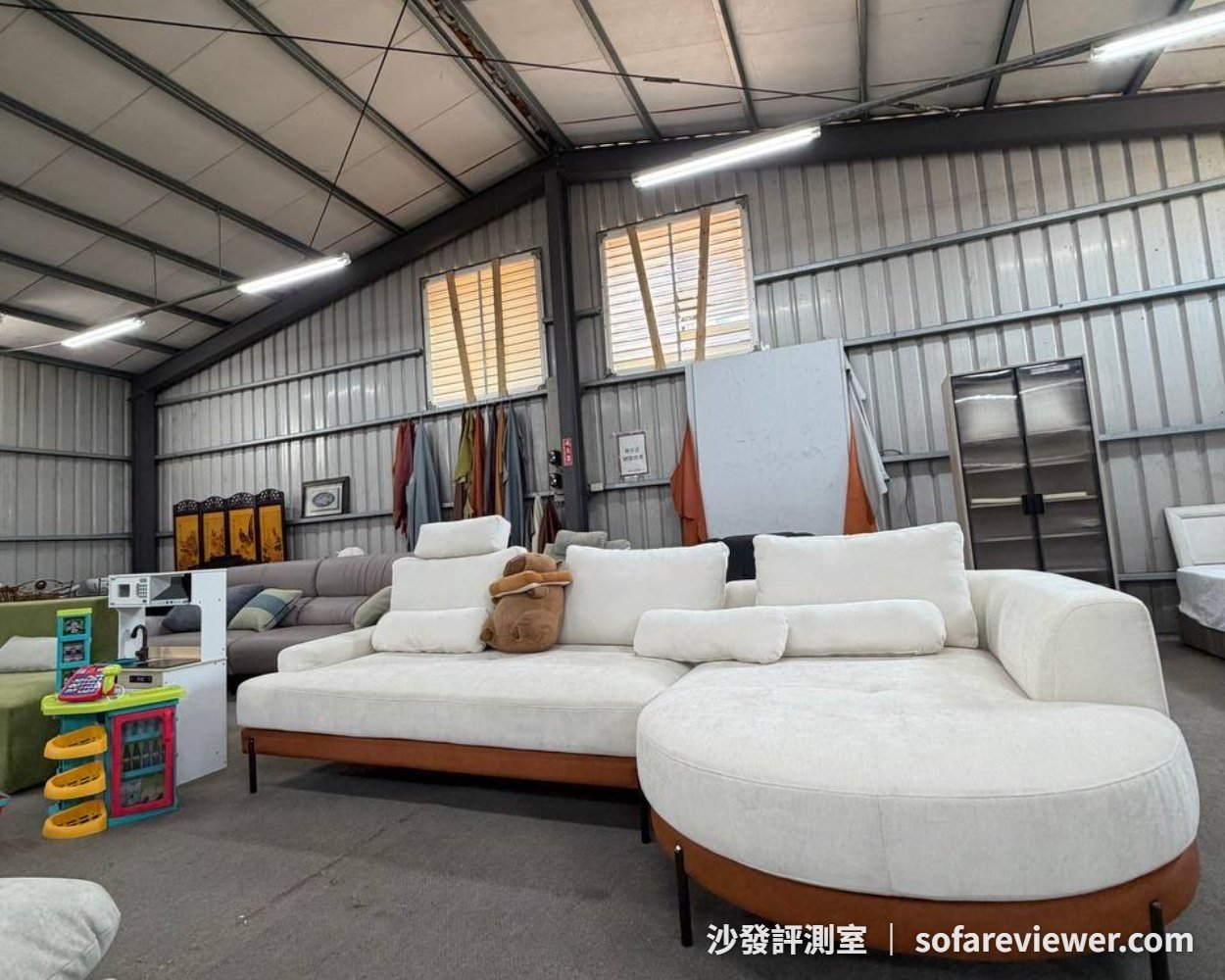 坐好沙發米白貴妃 L 型展示款,橘色底座