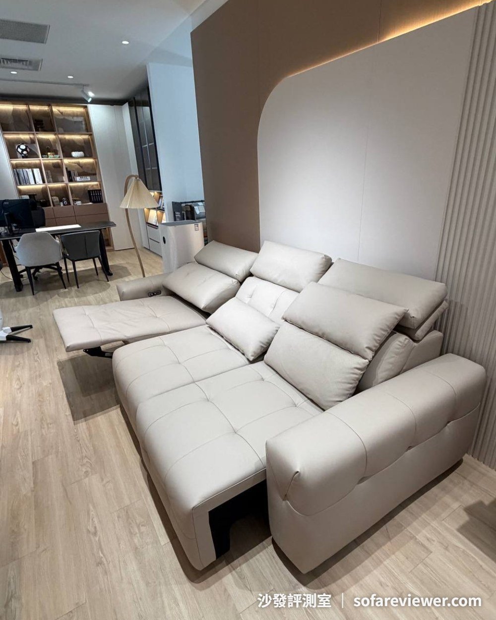 木兮家居內湖展間 OKIN 電動沙發腳靠展開示範