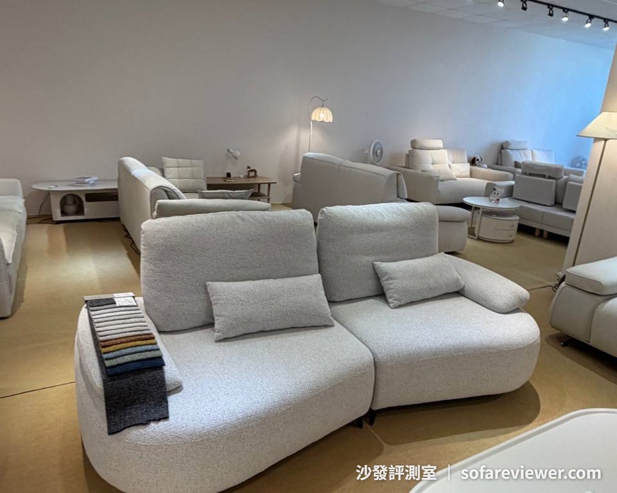 暖嶼家居弧形模組沙發展示款