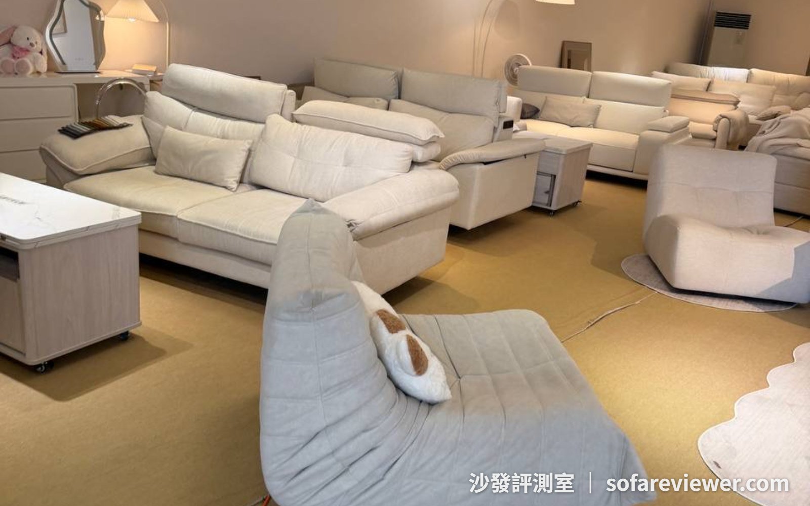 暖嶼家居樹林門市展場:22 座以米白、奶油色為主的沙發