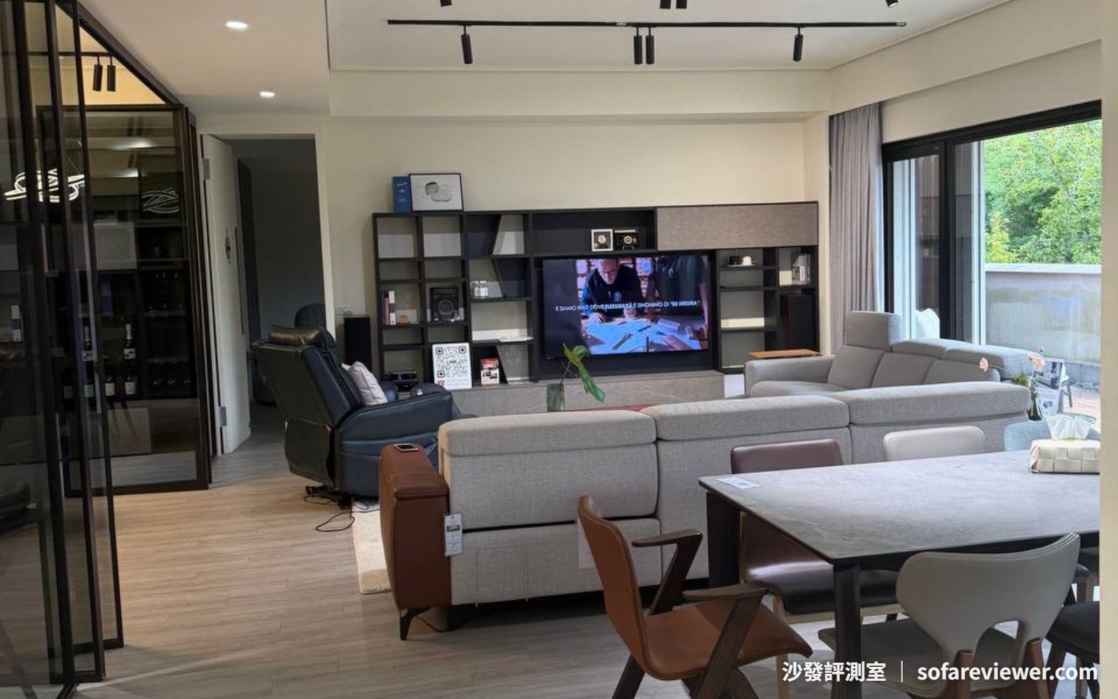 思拓 Scutoid 內湖旗艦店展場:電動沙發與餐桌選品