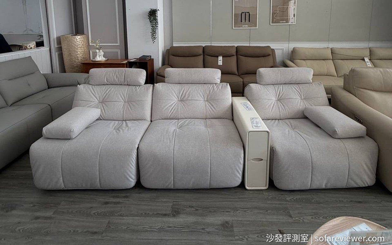 品歐家具平鎮總店展場:雲朵方塊電動沙發與半牛皮電動沙發區