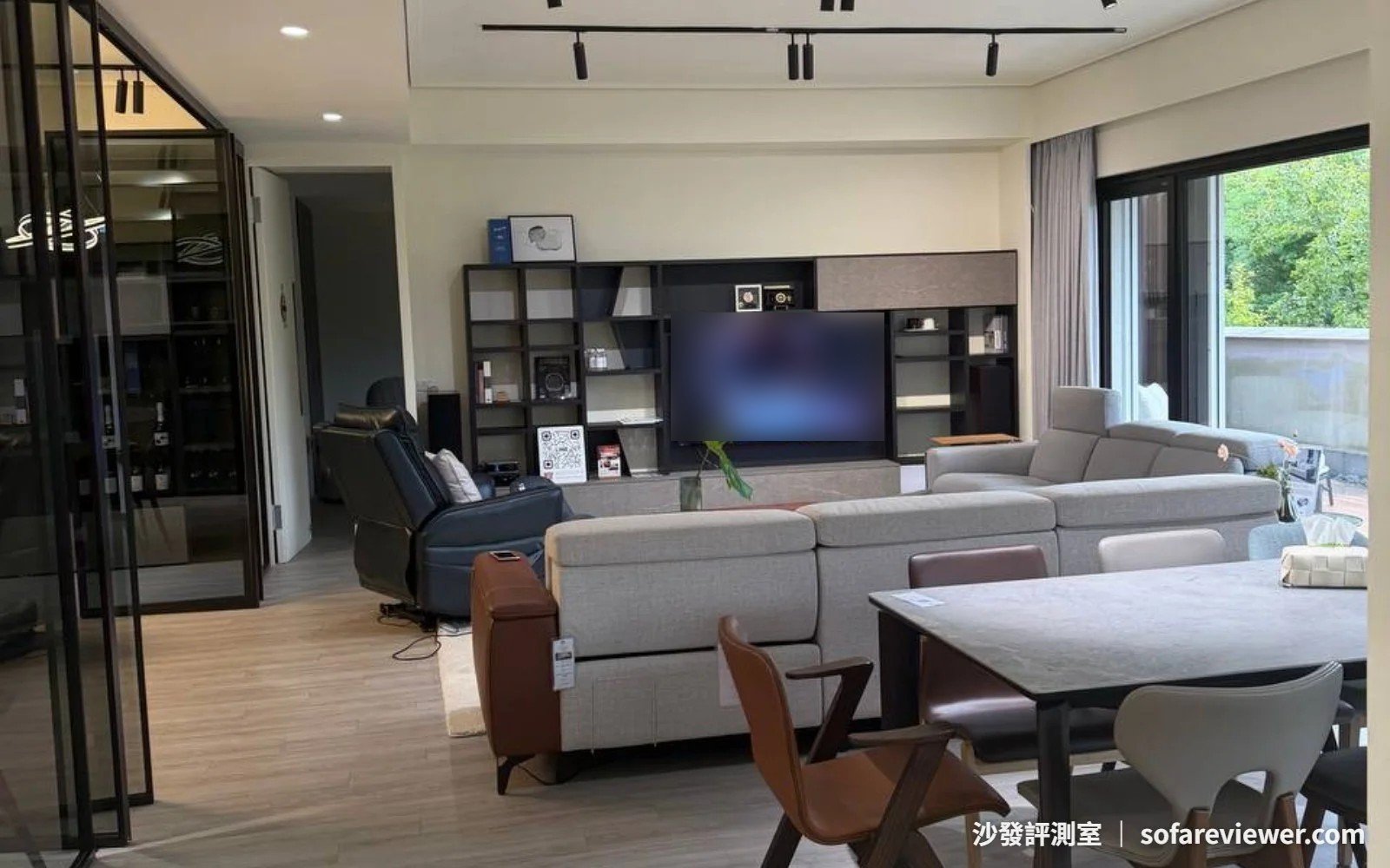 思拓 Scutoid 內湖展示中心:客廳情境與電動沙發